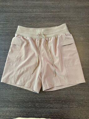 Calia by Carrie Underwood Journey Collection Mid Rise Relaxed Fit Shorts